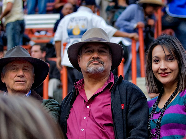 Ganaderos en el tendido