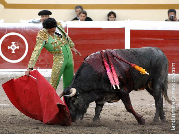 A torearlo en los medios