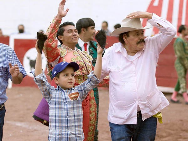 Vuelta triunfal con el ganadero