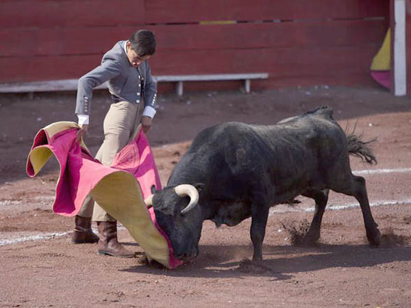 Manos a la cadera