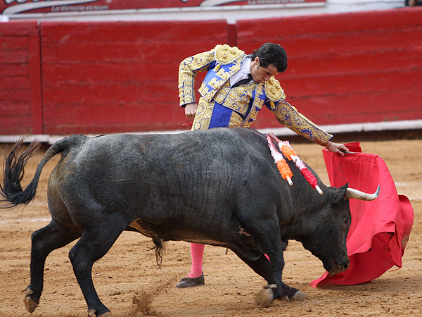 Se acostaba por el izquierdo