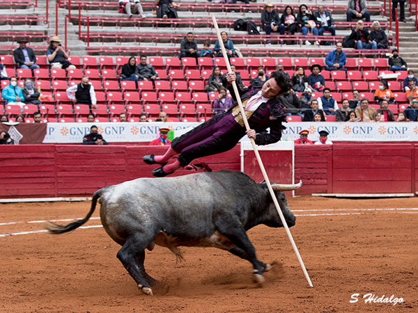 Espectacular con la garrocha