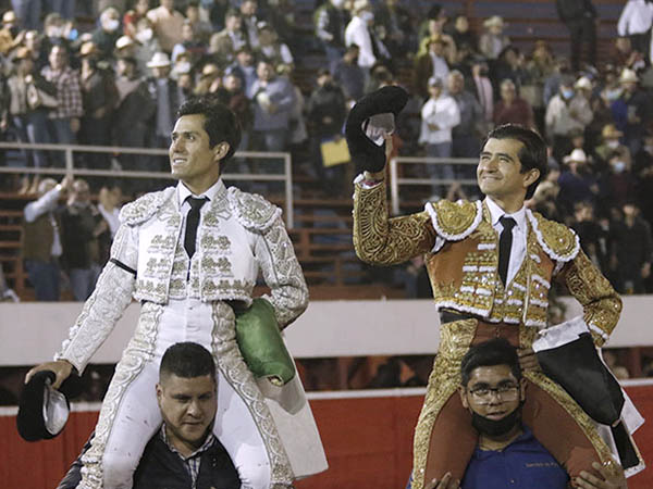 Triunfo de Juan Fernando y Joselito