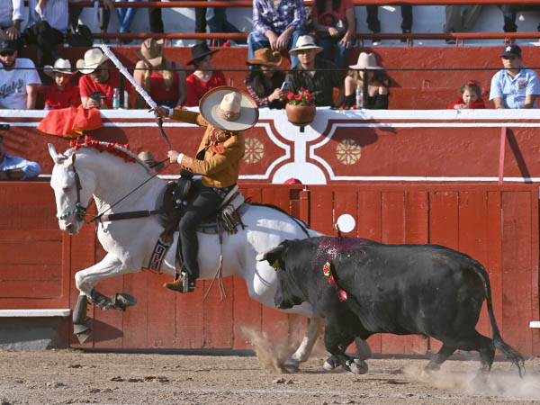 Gamero inicia el festejo