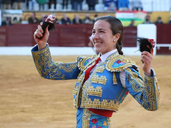 Dos trofeos para Raquel