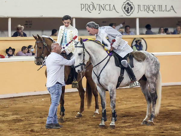 Tricornio en buenas manos