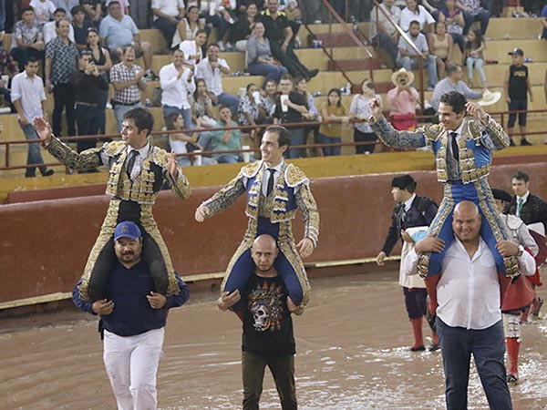 Tarde triunfal en Cadereyta