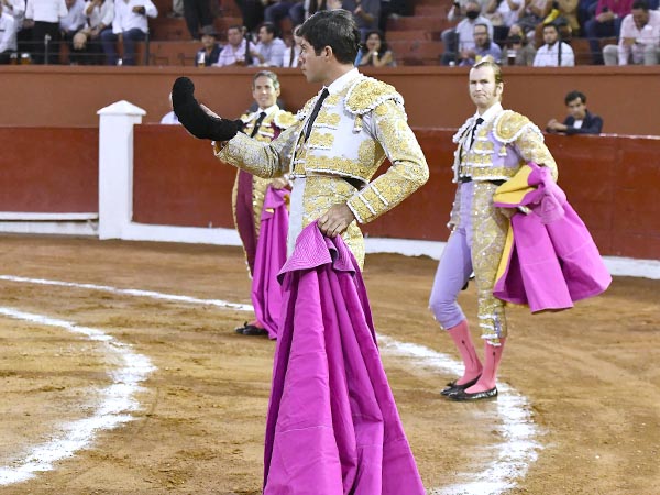 Saludo al final del pasello