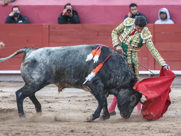 Corri la mano con empaque