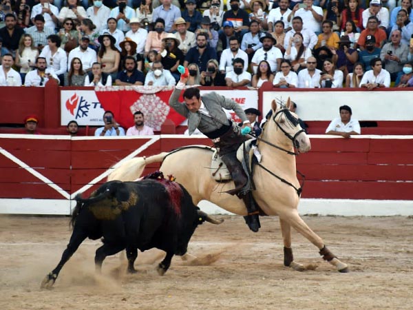 Corta, al estribo