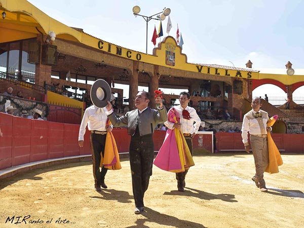 Arturo, recogiendo las palmas