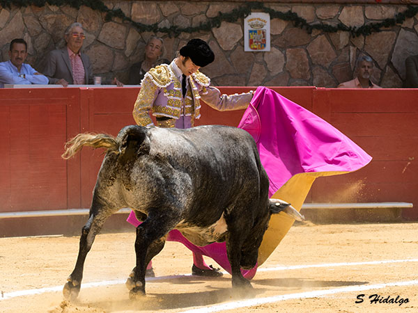 Saludando a su primero