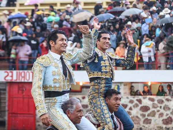 Los matadores en volandas