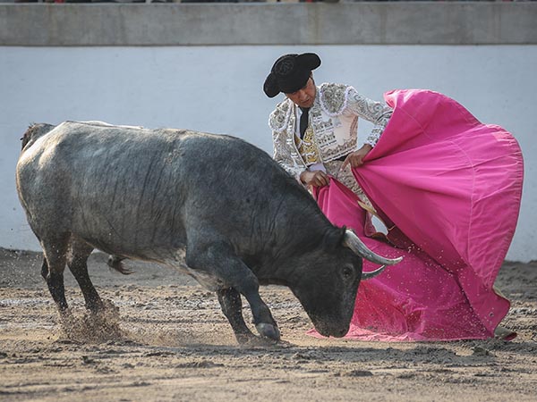 Manos a la cadera