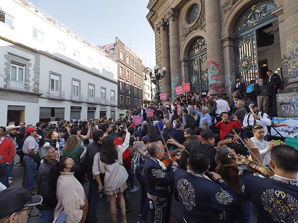 Frente al congreso de la CDMX