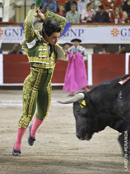 Espectacular tercio de banderillas