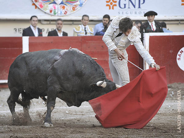 Ayudados sobre el tercio