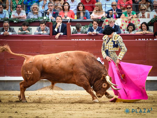 Manos a la cadera