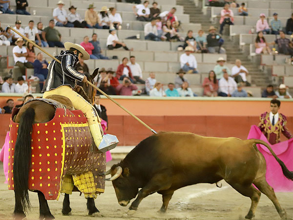 Miguel Cobos tambin a examen