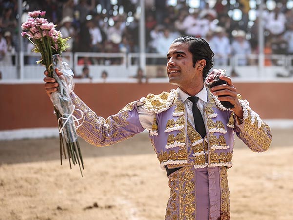 Claveles y orejas