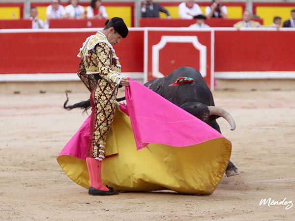 Talavante, jugando los brazos