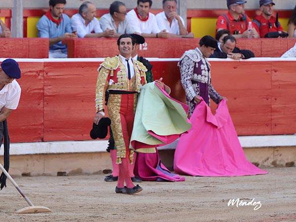 Saludos en el tercio