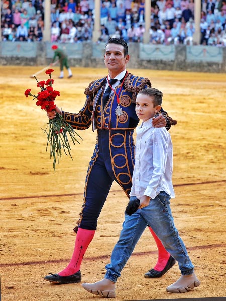 El pequeo pasea la oreja