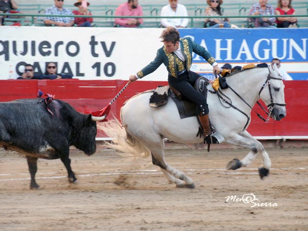 Banderola en mano