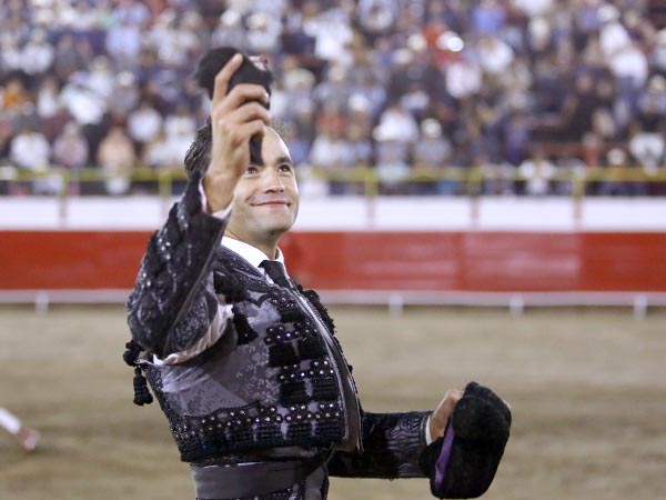 Una oreja en cada turno