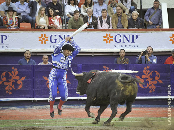 Gustavo escuch palmas en el par