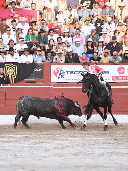 Espectacular toreo de costado