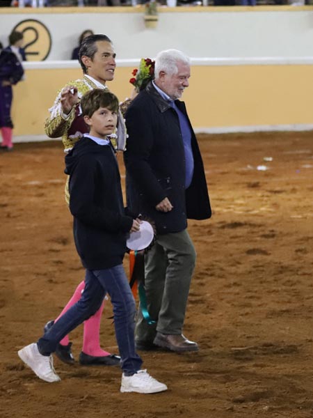 Pepe Marrn acompaa en la vuelta