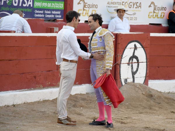 Brindis para Arturo Macas