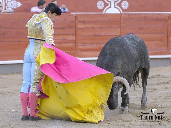 Leo saluda a su segundo