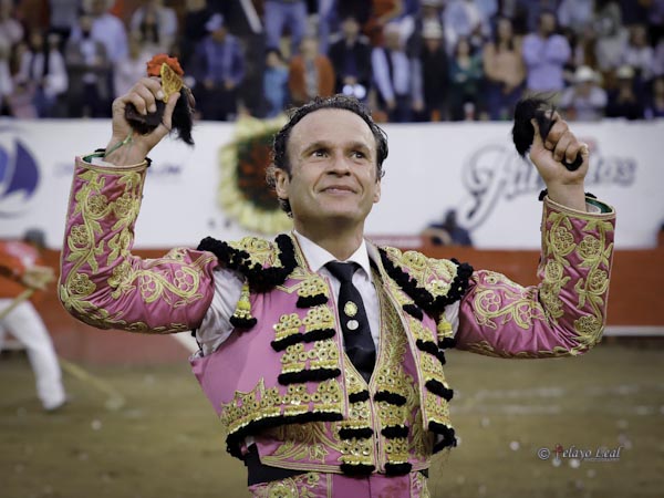 Dos trofeos para Ferrera