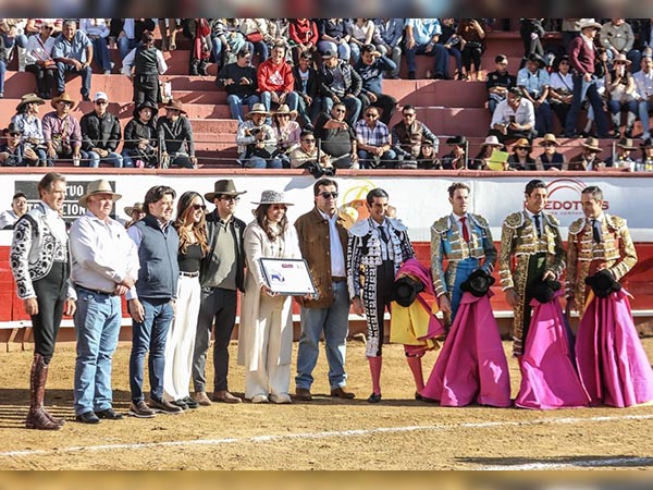 Homenaje a Armando Guadiana