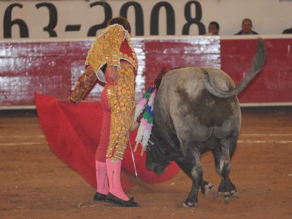 Julio Benitez corriendo la mano