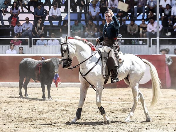 Corral abre el festejo