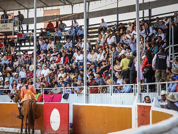 Muestra de amistad en el brindis