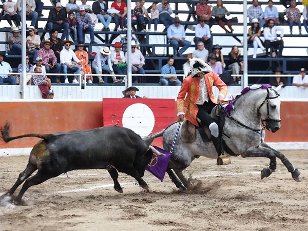 Banderola en mano