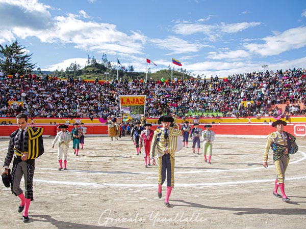 Plaza llena en las ferias locales