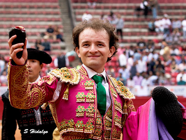 Jos Mara Mendoza, sonriente