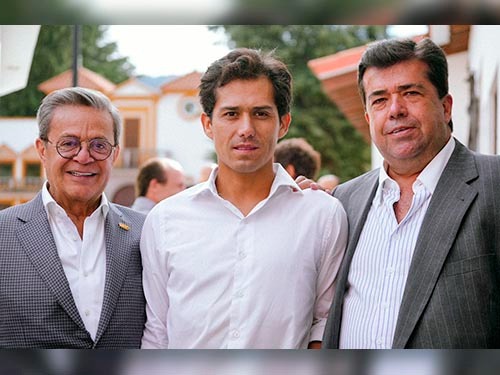 Con Carlos Peralta y Pedro Haces