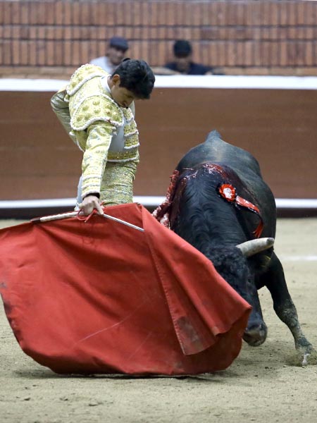 La barbilla en el pecho