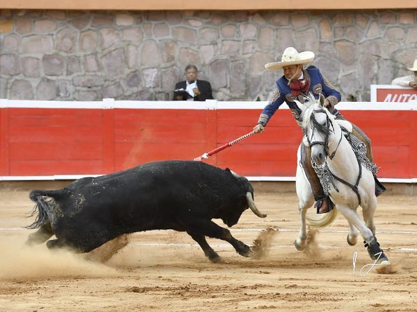 Ayala abrie el festejo