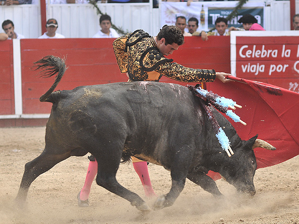 Largo, el pase de pecho