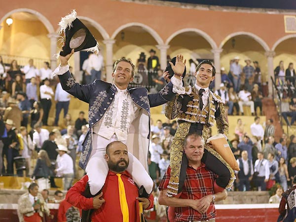 Armillita celebra en San Miguel El Alto