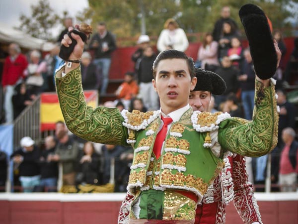 Bruno Aloi corta una oreja en Guadarrama