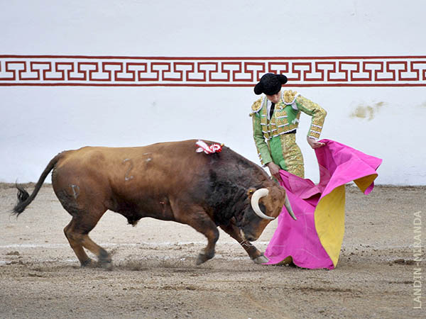 Manos a la cadera