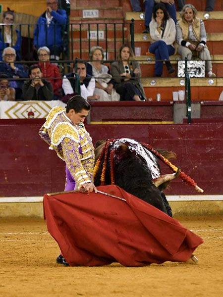 Entonada faena del mexicano